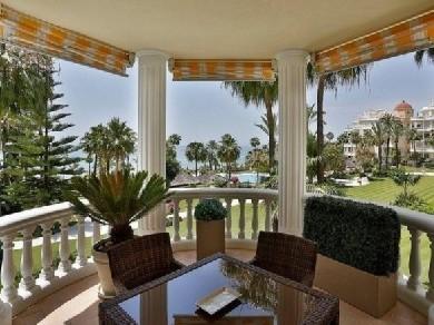 Apartamento con 3 dormitorios se vende en Estepona, Costa del Sol