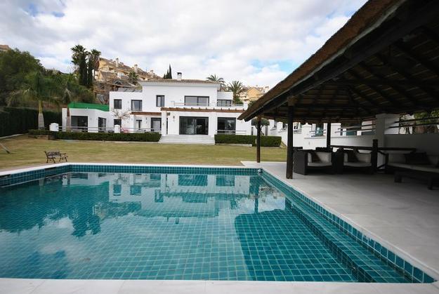 Villas a la venta en Nueva Andalucía Costa del Sol