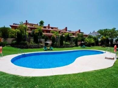 Adosado con 3 dormitorios se vende en Marbella, Costa del Sol