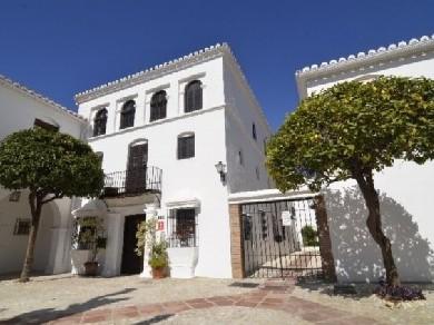 Adosado con 4 dormitorios se vende en Fuengirola, Costa del Sol