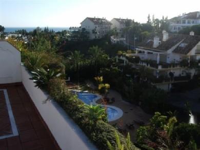 Apartamento con 3 dormitorios se vende en Marbella, Costa del Sol