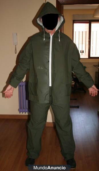 Traje impermeable XL y botas de agua 42 y 43