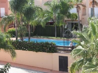 Adosado con 4 dormitorios se vende en Marbella, Costa del Sol
