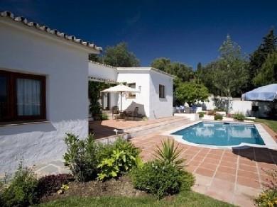 Chalet con 3 dormitorios se vende en Estepona, Costa del Sol