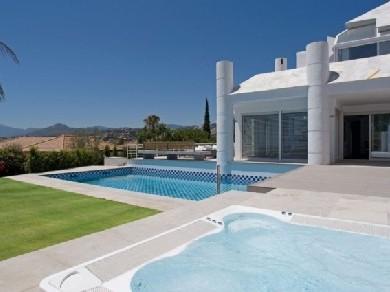 Chalet con 6 dormitorios se vende en Marbella, Costa del Sol
