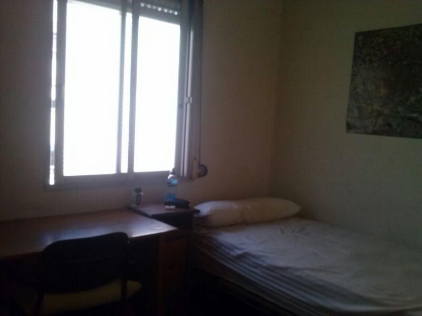 Habitación en piso de estudiantes