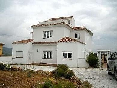 Chalet con 4 dormitorios se vende en Alhaurin de la Torre