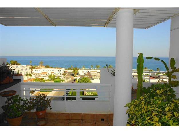 Ático en Mojacar playa con fantásticas vistas al mar.