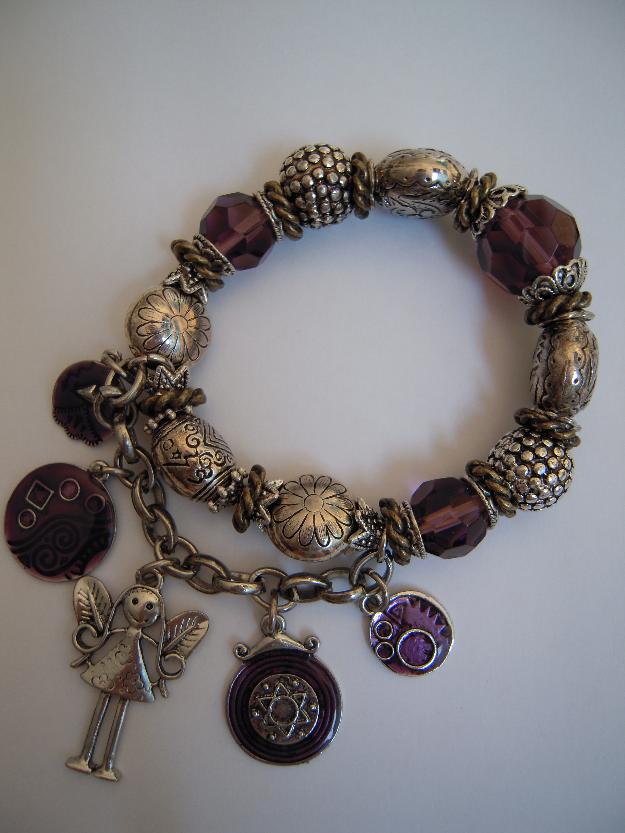 Pulsera de bisutería con abalorios