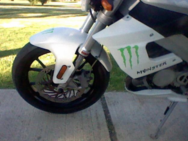vendo derbi gpr 50 nude(TIPO NAKED),muy nueva