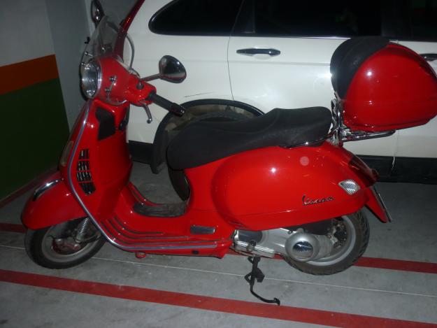 Vespa gts 125 roja