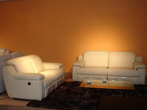 Conjunto de sofás 3+2 plazas piel. Asientos relax