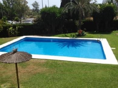 Apartamento con 3 dormitorios se vende en Marbella, Costa del Sol