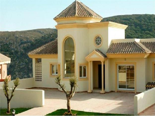 Apartamentos y adosados en residencial de lujo, cerca de Sotogrande, en primera linea campo de golf