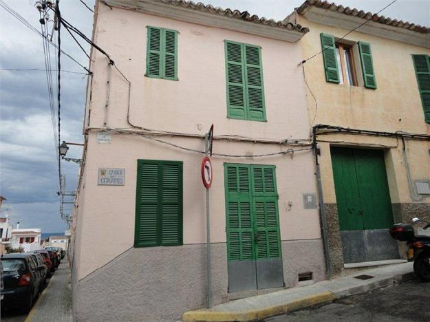 Casa con local a la venta en Capdepera