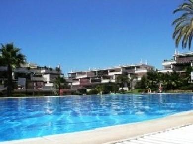 Apartamento con 2 dormitorios se vende en Marbella, Costa del Sol
