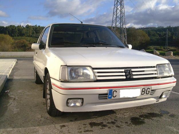 VENDO 205 1.8 D muy económico