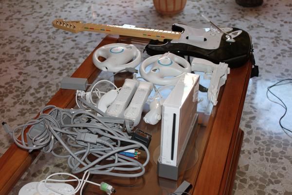 Vendo Nintendo WII con muchos accesorios