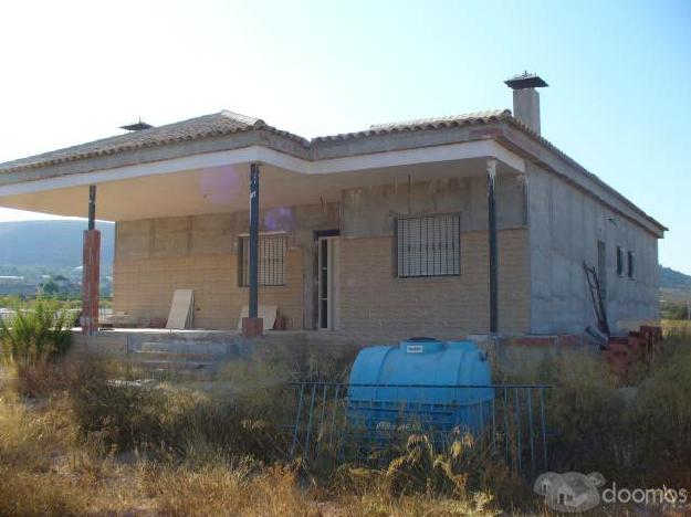 VIVIENDA UNIFAMILIAR AISLADA EN FASE DE TERMINACION