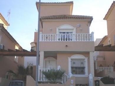 Chalet con 4 dormitorios se vende en San Miguel de Salinas, Vega Baja Torrevieja