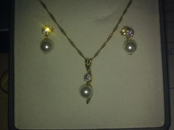 gargantilla y pendientes oro 18k y perlas
