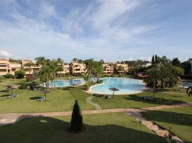 Apartamento con 4 dormitorios se vende en Marbella, Costa del Sol
