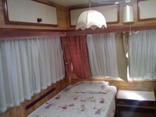 se vende Caravana instalada en camping roda de bara muy bien conservada