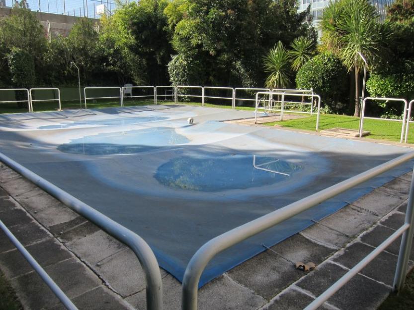 Vivienda reformada con garaje,  jardín y piscina de 90m2 en Padre Damián.