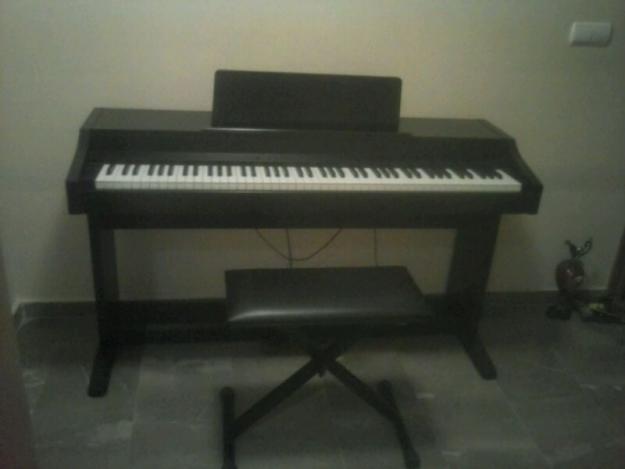 Se vende piano korg eléctrico 660 euros