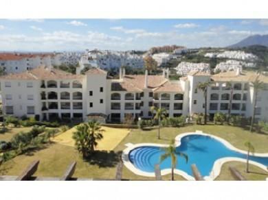 Apartamento con 2 dormitorios se vende en Estepona, Costa del Sol