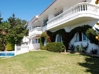 Chalet con 5 dormitorios se vende en Benalmadena Costa, Costa del Sol