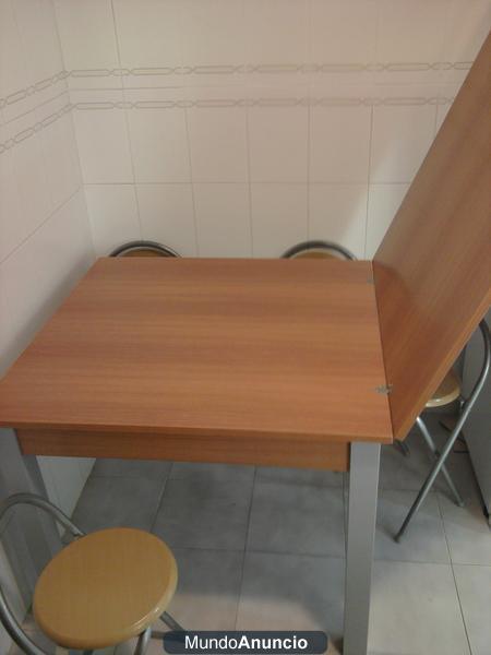vendo excelente mesa de madeira de primeira.