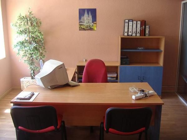 Se vende mobiliario de oficina seminuevo(Despacho completo)