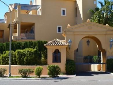 Apartamento con 3 dormitorios se vende en Marbella, Costa del Sol