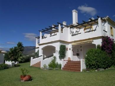 Adosado con 2 dormitorios se vende en Estepona, Costa del Sol