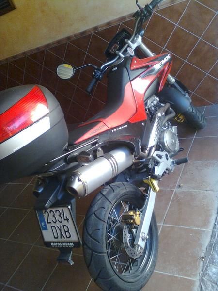 vendo honda fmx como nueva solo 3300 y 7600 kilomertos y muchas extras