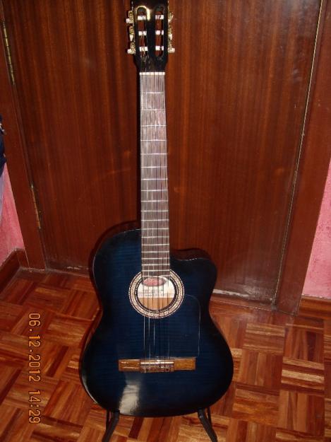 guitarra española amplificada