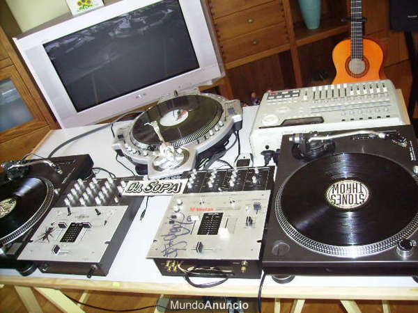 Vendo 2 Technics nuevos y REGALO MESA STANTON SK-TWO