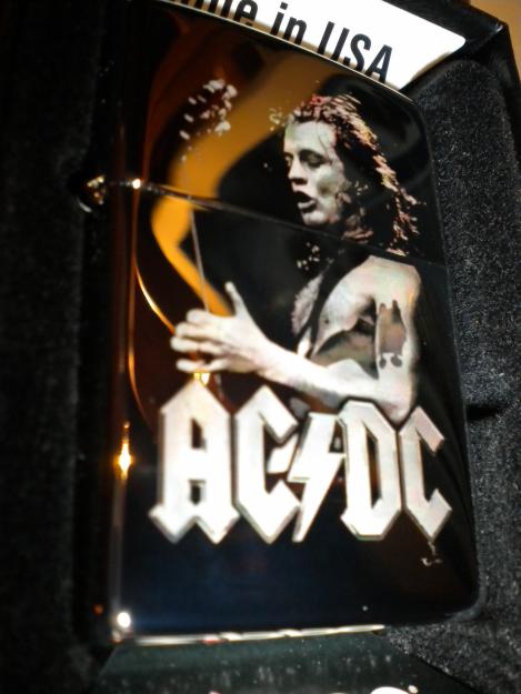 Zippo autentico AC/DC con Angus YOUNG