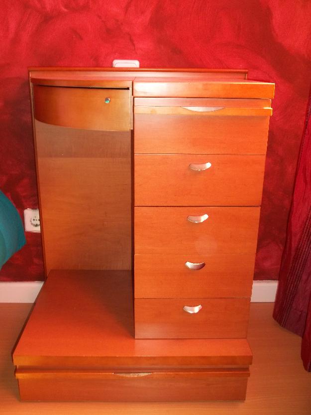 dormitorio de matrimonio moderno compuesto de dos mesillas y un sinfonnier