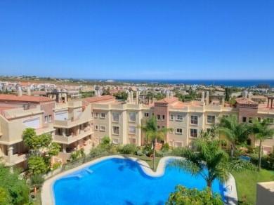 Apartamento con 2 dormitorios se vende en Benahavis, Costa del Sol