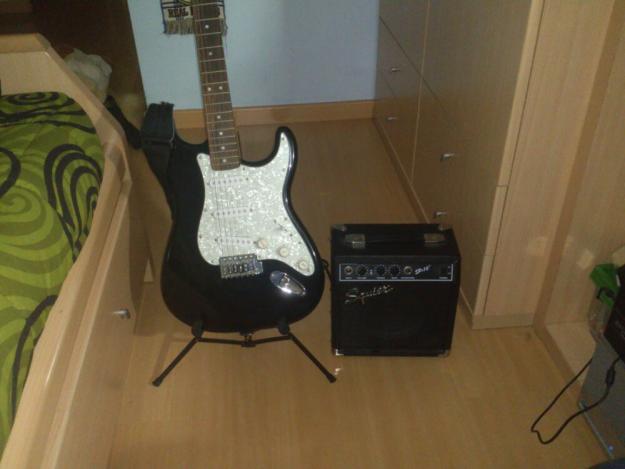 Se vende guitarra electrica + complementos