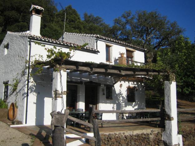 MAGNIFICA CASA DE 4 HABITACIONES EN EL VALLE DEL GENAL A 45 MINUTOS DE LA COSTA DEL SOL