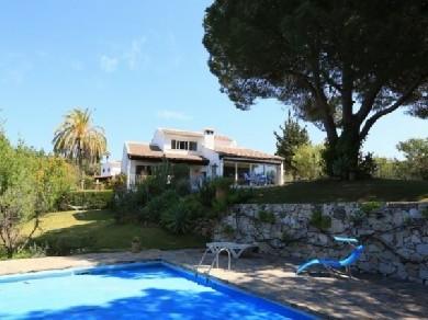 Chalet con 3 dormitorios se vende en Marbella, Costa del Sol