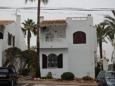 Chalet con 3 dormitorios se vende en Villamartin, Costa Blanca