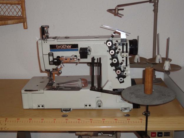 Máquina de coser recubridora