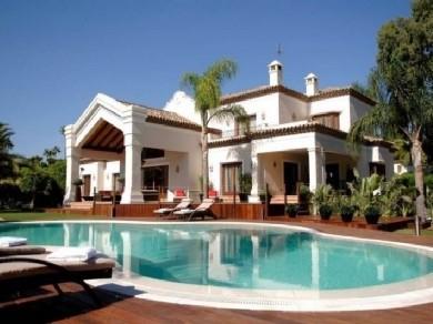 Chalet con 6 dormitorios se vende en Marbella, Costa del Sol