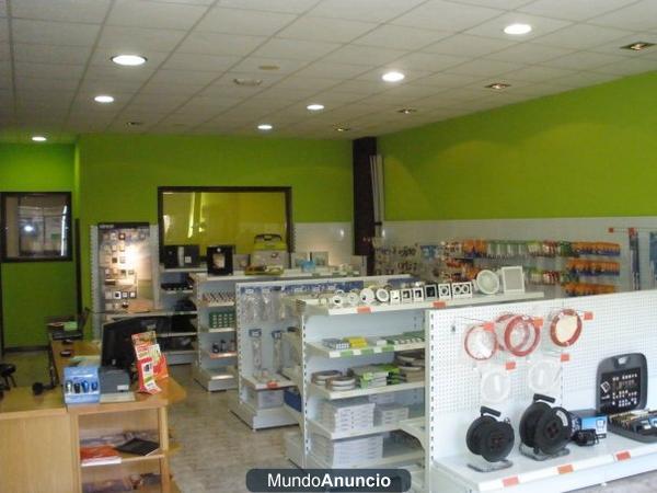 Se vende mobiliario de tienda