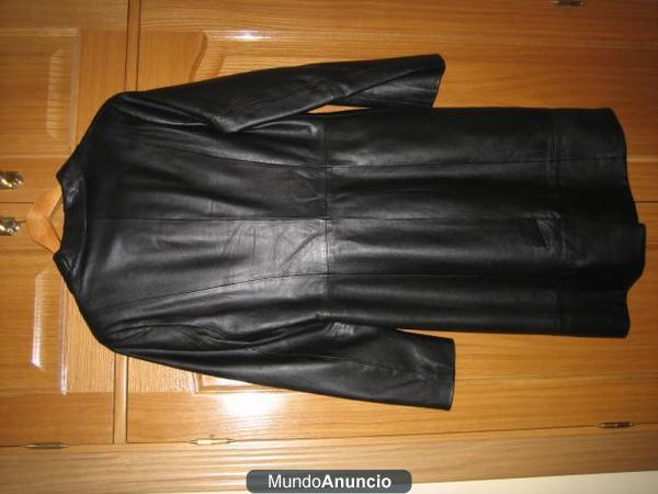 Vendo abrigo de cuero de mujer.
