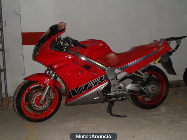 Vendo moto Honda VFR 750CC